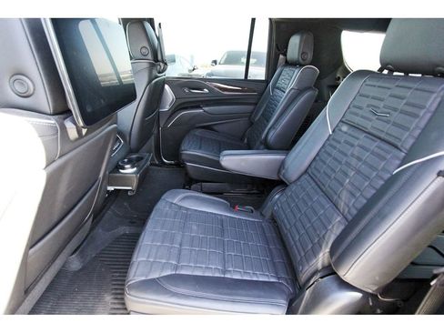 Used 2023 Cadillac Escalade ESV Sport Platinum w/ LPO, ONYX Package image 7