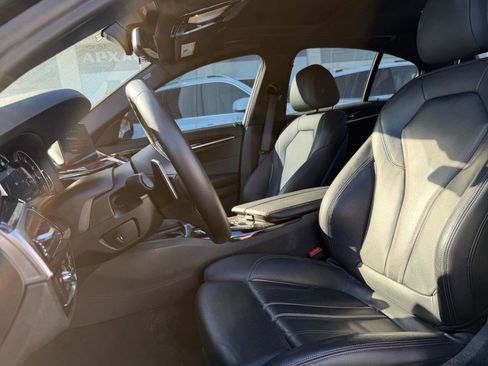 Used 2018 BMW 530i w/ M Sport Package image 5