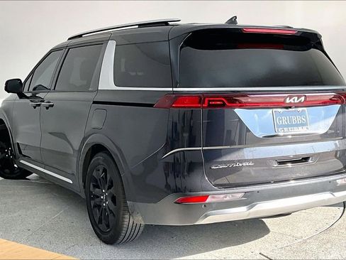 Used 2022 Kia Carnival SX Prestige image 16