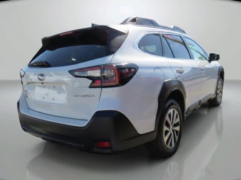 Used 2023 Subaru Outback Premium AWD/4WD image 7