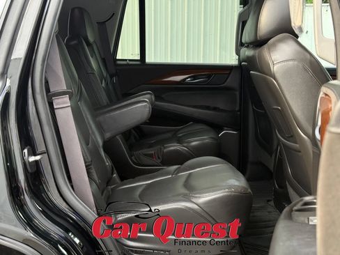 Used 2017 Cadillac Escalade Luxury RWD image 21