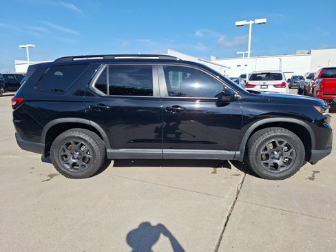 Used 2025 Honda Pilot TrailSport image 7