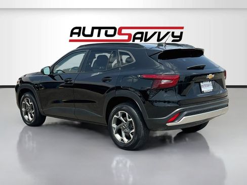 Used 2024 Chevrolet Trax LT w/ Driver Confidence Package FWD image 5