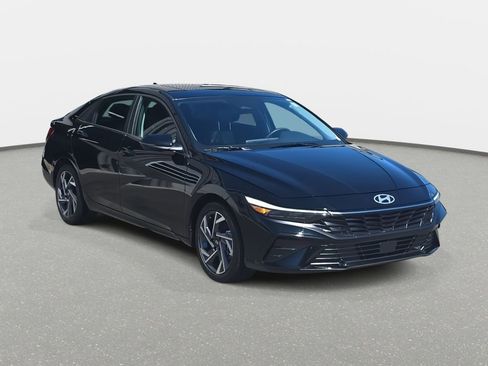 Certified 2025 Hyundai Elantra Limited image 3