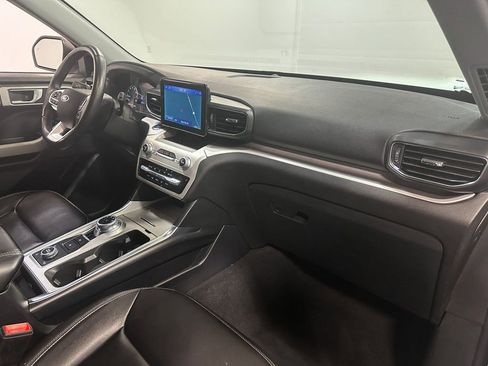 Used 2022 Ford Explorer XLT image 19