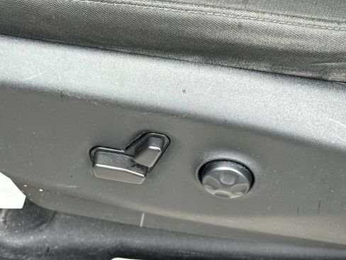 Used 2022 Chrysler Voyager LX FWD image 34