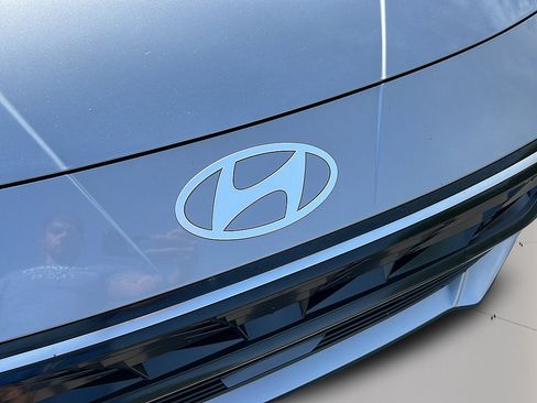 Certified 2025 Hyundai Elantra Limited FWD image 30