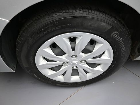 Certified 2021 Hyundai Accent SE FWD image 12