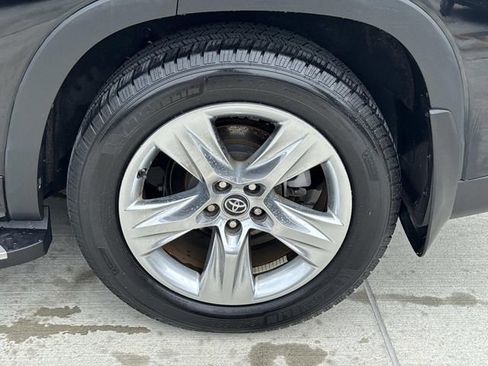 Used 2016 Toyota Highlander Limited Platinum FWD image 4