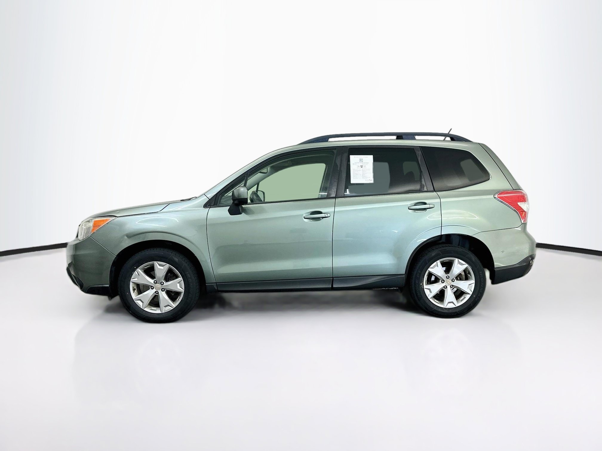 Used 2015 Subaru Forester 2.5i Premium w/ All-Weather Package AWD/4WD image 4