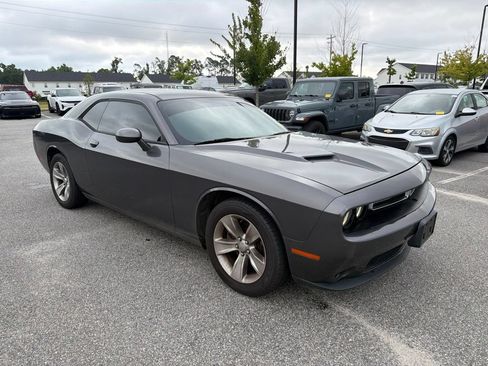Used 2017 Dodge Challenger SXT RWD image 4