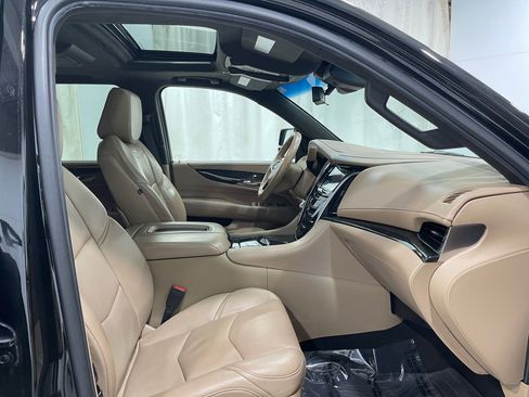 Used 2019 Cadillac Escalade Platinum AWD/4WD image 35