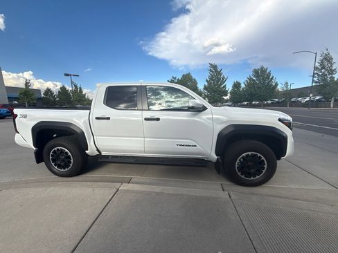 Used 2026 Toyota Tacoma TRD Off-Road w/ TRD Off Road Upgrade Package AWD/4WD image 4