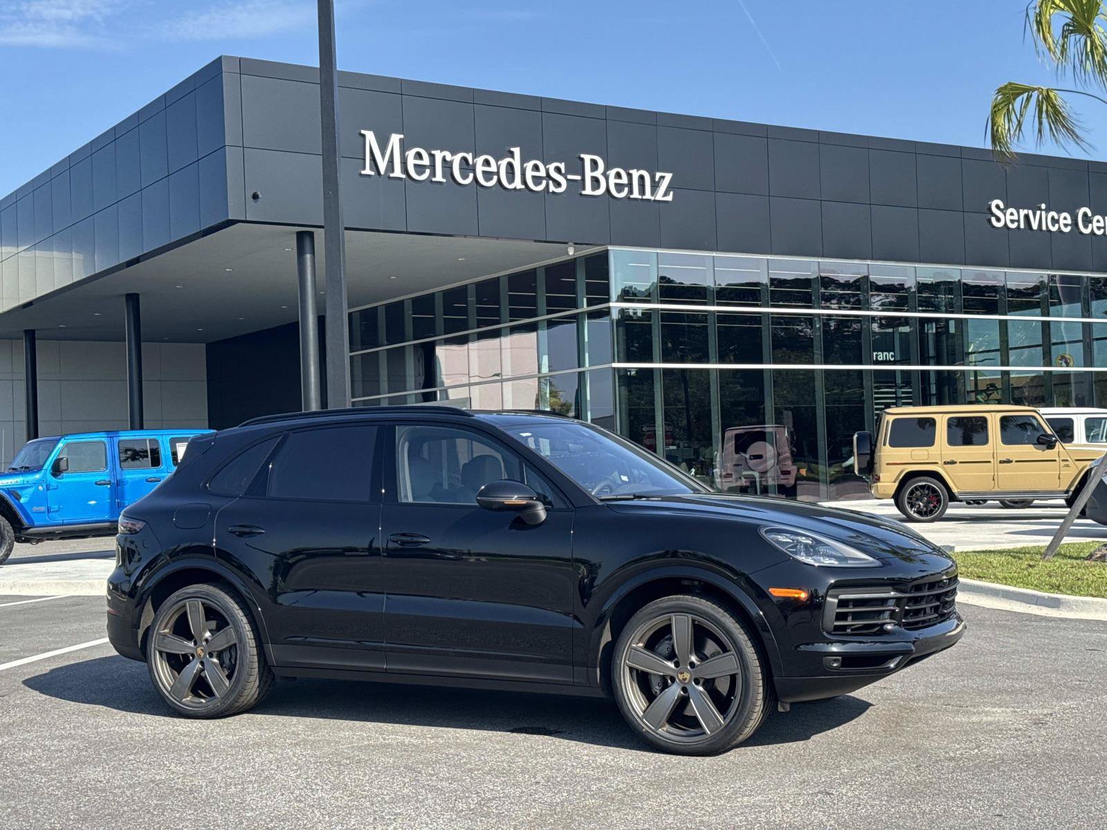 Used 2023 Porsche Cayenne S Platinum AWD/4WD image 1