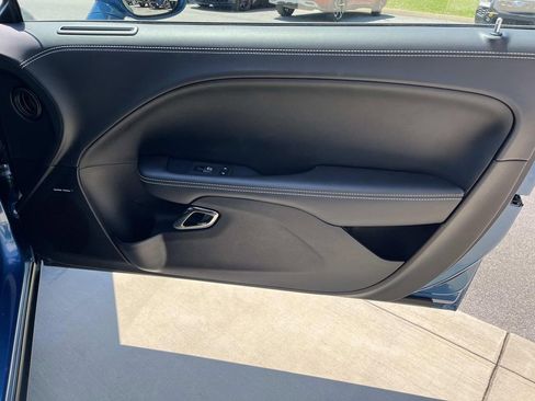Used 2023 Dodge Challenger SRT Hellcat w/ Harmon/Kardon Sound Group RWD image 12