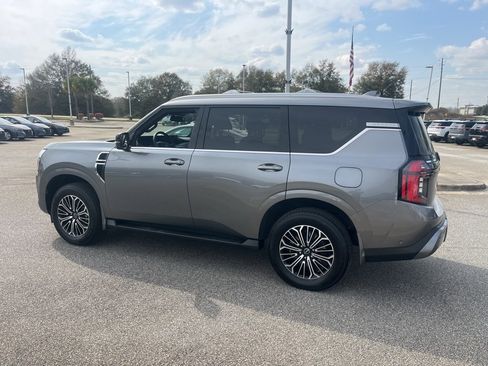 Used 2025 Nissan Armada SL image 4