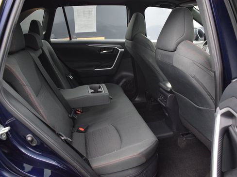 Used 2022 Toyota RAV4 SE w/ Weather & Moonroof Package AWD/4WD image 11