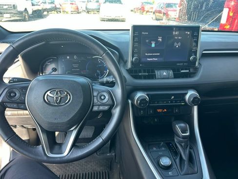Used 2022 Toyota RAV4 XSE AWD/4WD image 16