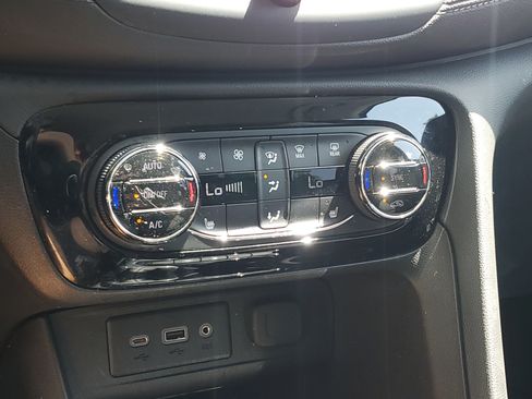 Used 2023 Buick Encore GX Select w/ Sport Touring Package FWD image 29