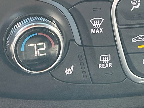 Used 2022 Chevrolet Traverse RS image 21