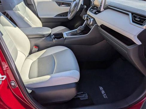 Used 2019 Toyota RAV4 Limited image 21