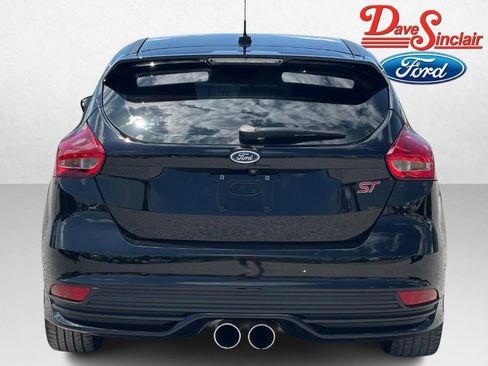 Used 2018 Ford Focus ST w/ Equipment Group 401A FWD image 8