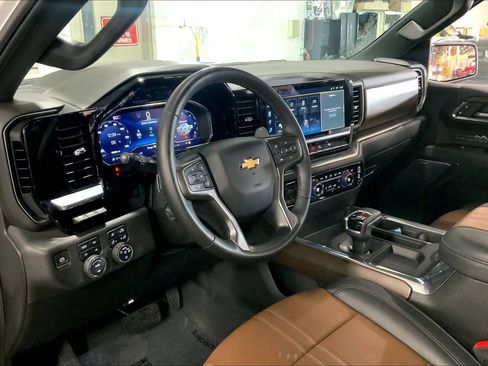 Used 2024 Chevrolet Silverado 1500 High Country w/ High Country Premium Package AWD/4WD image 18