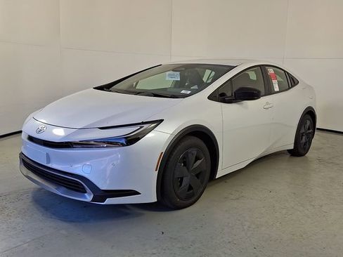 New 2026 Toyota Prius Plug-In Hybrid image 3