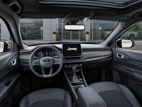 New 2025 Jeep Compass Latitude w/ Sun & Sound Group AWD/4WD image 15
