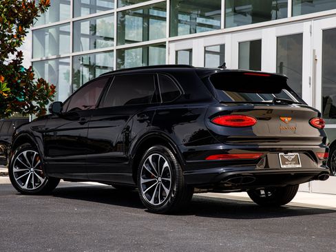 Certified 2023 Bentley Bentayga Extended Wheelbase AWD/4WD image 15