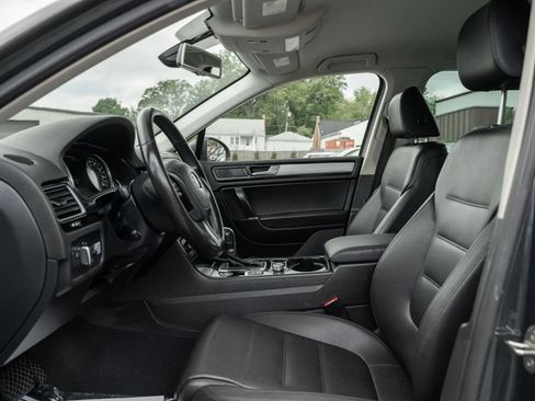 Used 2016 Volkswagen Touareg Sport AWD/4WD image 7