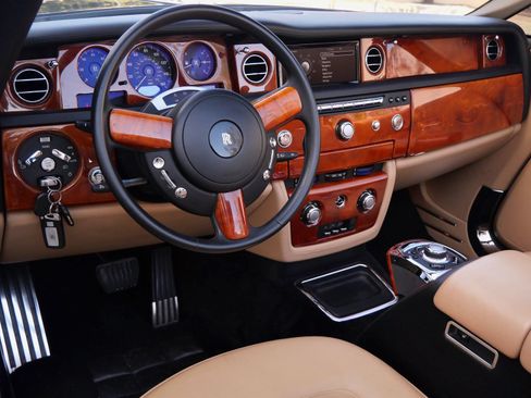 Used 2013 Rolls-Royce Phantom Drophead Coupe RWD image 17