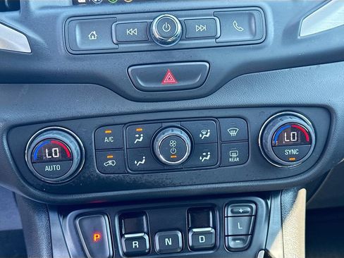 Used 2021 GMC Terrain SLE w/ Driver Convenience Package AWD/4WD image 15