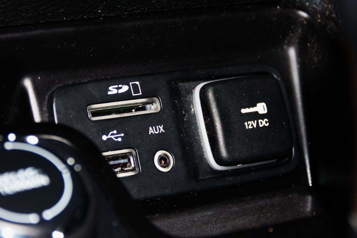 Used 2017 Jeep Cherokee High Altitude AWD/4WD image 40