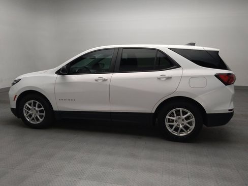 Used 2023 Chevrolet Equinox LS w/ LS Convenience Package FWD image 3