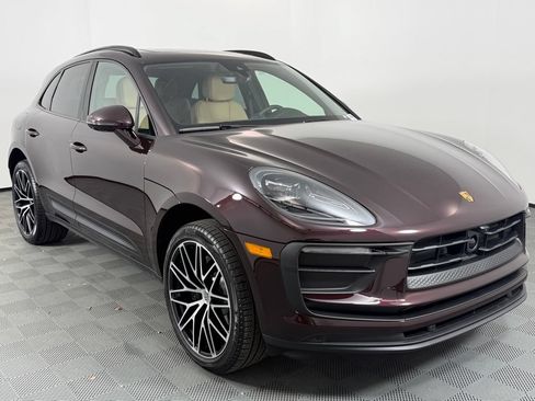 Certified 2026 Porsche Macan AWD/4WD image 9