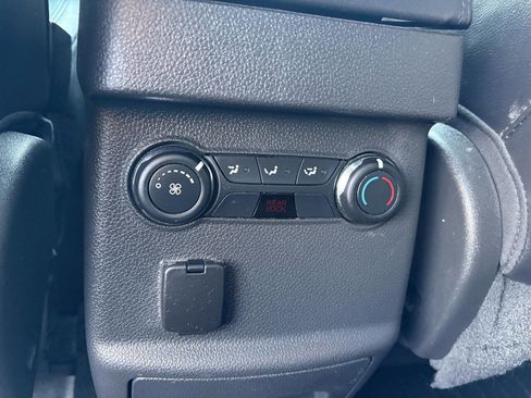 Used 2013 Ford Explorer XLT image 30