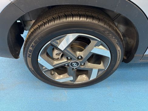 Used 2025 Hyundai Venue SEL image 5