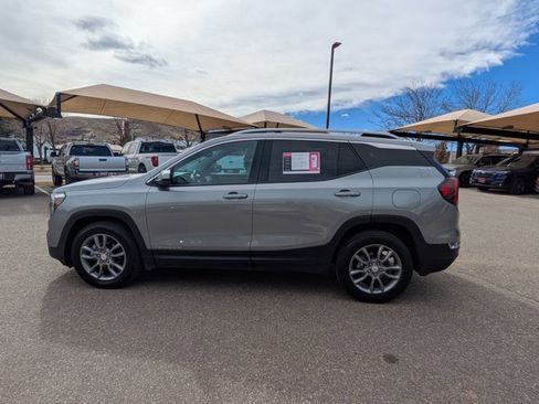 Used 2024 GMC Terrain SLT image 8