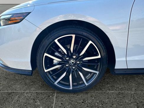 Used 2024 Honda Accord Touring image 14