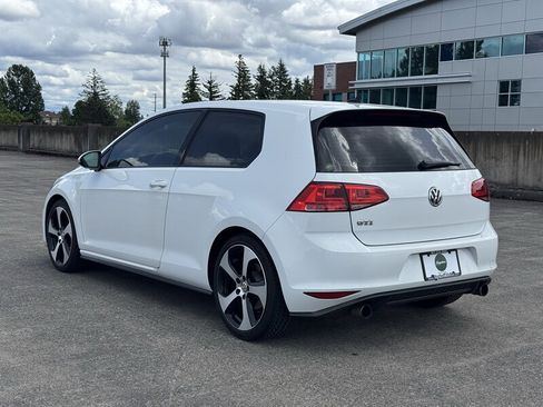 Used 2015 Volkswagen GTI SE FWD image 3
