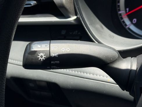 Used 2021 Toyota Highlander L FWD image 20