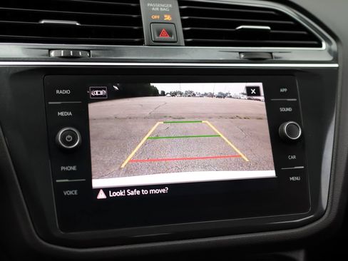 Used 2021 Volkswagen Tiguan SE FWD image 15