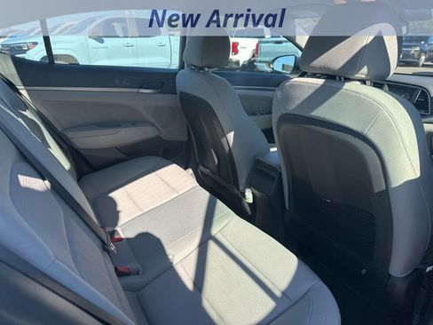 Used 2017 Hyundai Elantra SE w/ SE A/T Tech Package 03 image 9