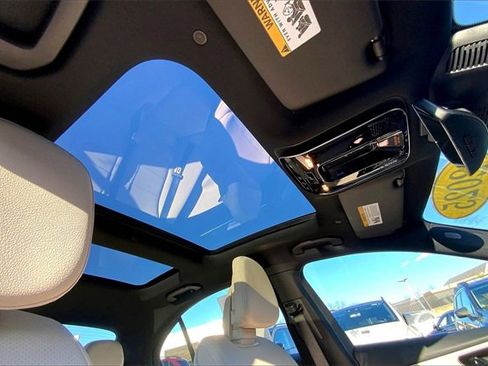 Used 2025 Mercedes-Benz C 300 4MATIC Sedan image 11