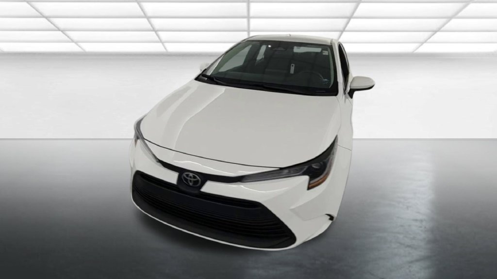 Used 2024 Toyota Corolla LE FWD image 2