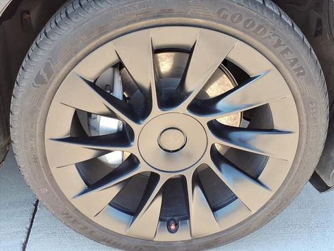 Used 2023 Tesla Model Y Long Range image 12