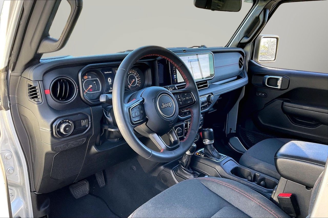 Used 2024 Jeep Wrangler Unlimited Rubicon AWD/4WD image 18