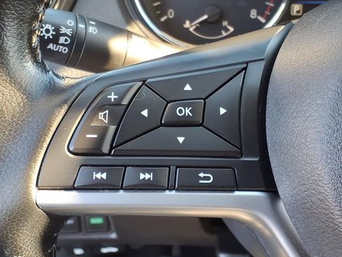 Used 2022 Nissan Rogue Sport SV image 25