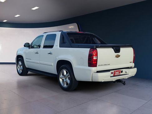 Used 2008 Chevrolet Avalanche LTZ w/ LTZ Preferred Equipment Group RWD image 3